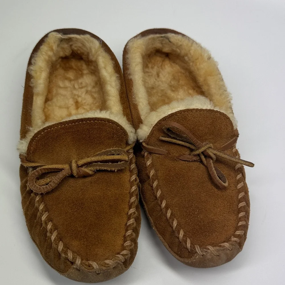 L.L. Bean Wicked Good Genuine Kids Shearling Slipper Color Brown Size‎ 4